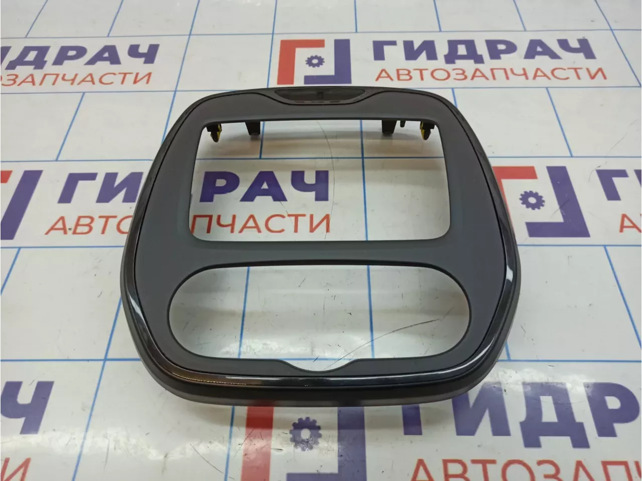 Рамка магнитолы Renault Kaptur 682708364R